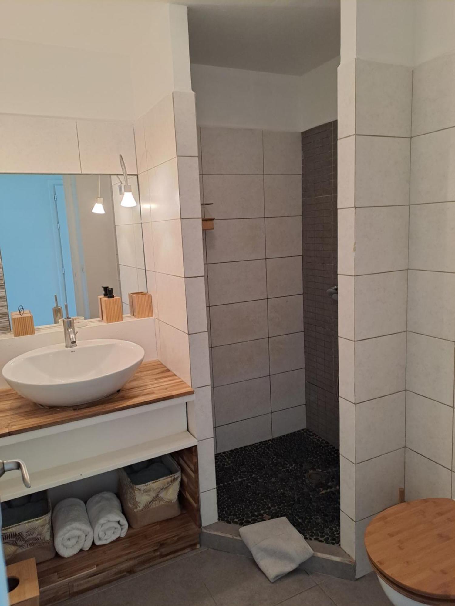 Rdc Appartement En Bord De Mer Au Son Des Vagues Le Moule Eksteriør billede